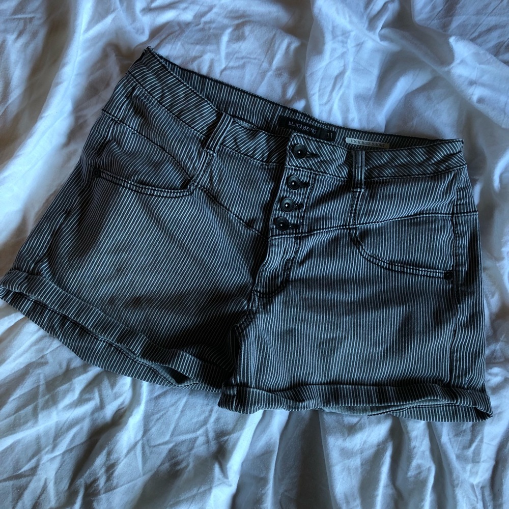 💀HOT TOPIC BLACKHEART STRIPED SHORTS💀 high waist